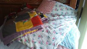 lot 865 image: Vintage Hand Made Quilts (2)