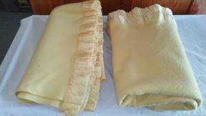 lot 901 image: Vintage Wool Cot Blankets (2)