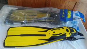 lot 735C image: Cressi Swim fins, Scuba flippers New.