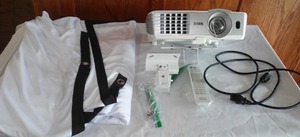 lot 904 image: BENQ 1080 P Projector mount, remote and screen.