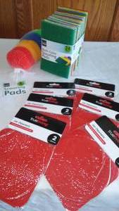 lot 911 image: Kitchen Scouring pads, scrubbers, jar openers.