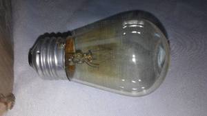 lot 925 image: 18 Light Bulbs New In Case, 11watts.