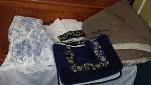 lot 940 image: New Towel Sets, ( 2)  Queen Spreads And Queen Fleece Blanket.