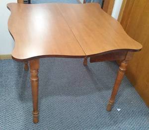 lot 945 image: Expandable AccentGame Table
