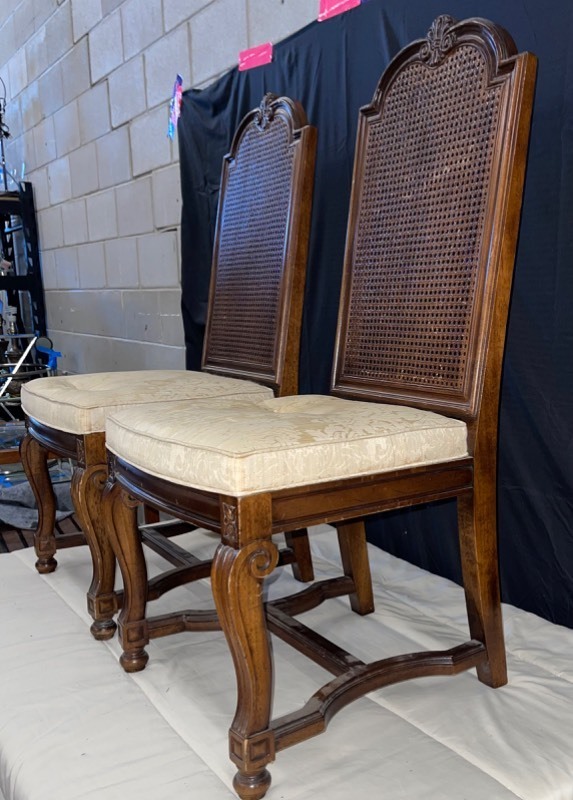 Set of 4 Dining Room Chairs (includes 2 Captains Chairs)