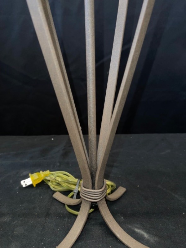 Metal table lamp