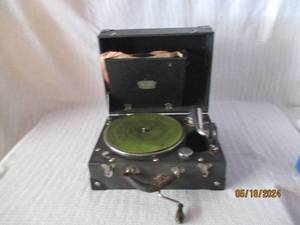 lot 12 image: Vintage Portable Gramophone with Records