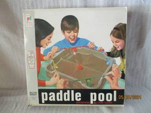 lot 18 image: Vintage Milton Bradley Paddle Pool Game