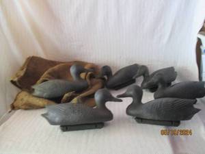 lot 35 image: Lot of 6 Vintage Duck Hunting Decoys