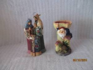 lot 43 image: Christmas Nativity Figurine and Santa Claus Vase