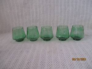 lot 57 image: Set of 5 Vintage Green Glass Tumblers