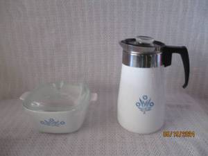 lot 58 image: Vintage CorningWare Casserole Dish and Coffee Pot Set