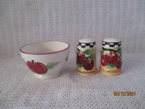 lot 62 image: Apple Themed Ceramic Bowl and Salt & Pepper Shakers Set