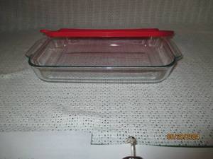 lot 82 image: Glass Baking Dish with Red Lid
