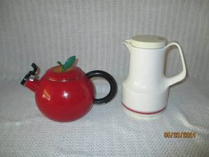 lot 83 image: Vintage Red Apple Teapot and White Thermos Pitcher Set