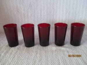 lot 119 image: Set of 5 Red Glass Tumblers
