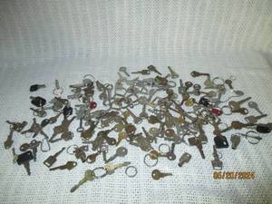 lot 124 image: Large Lot of Mixed Keys