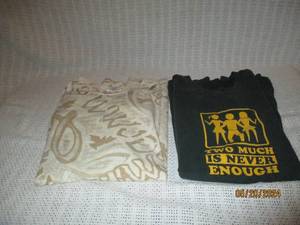 lot 128 image: Lot of 2 Graphic T-Shirts