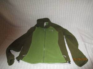 lot 131 image: The North Face Green and Olive Fleece Jacket