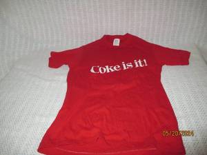 lot 134 image: Vintage Coke is it Red T-Shirt