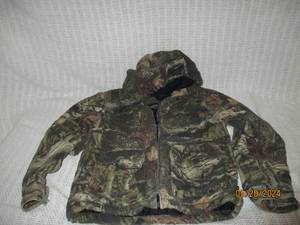 lot 142 image: Mens Camouflage Hooded Jacket