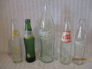 lot 171 image: Vintage Beverage Bottle Lot - 5 Pieces (Coca-Cola, Fresca)