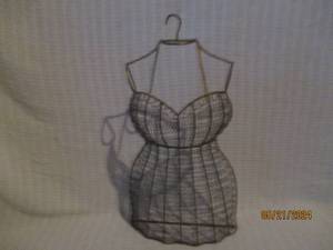 lot 188 image: Vintage Wire Dress Form Mannequin