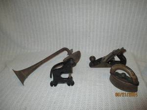 lot 192 image: Antique Metal Hand Tools and Old Horn Set