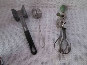 lot 313 image: Vintage kitchen utinsels