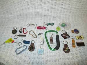 lot 321 image: Key chains and money clips