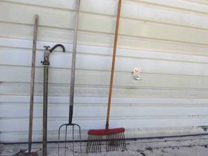 lot 339 image: Yard tools