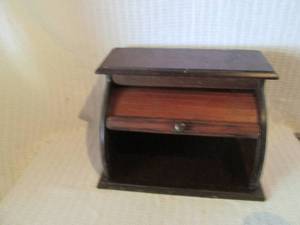lot 342 image: Large wood bread box 18 x 11.5 x 12.5