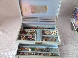 lot 247 image: Vintage Jewelry Box with Assorted Costume Jewelry