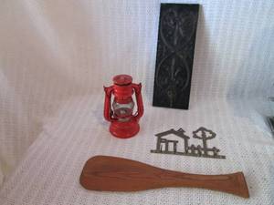 lot 253 image: Vintage Lanters and Decor Assortment