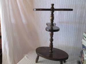 lot 263 image: Vintage Wooden Three-Tier Console Table