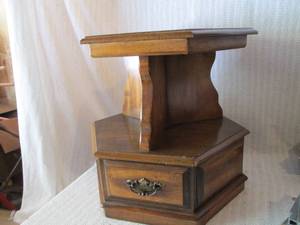 lot 264 image: Vintage Wooden End Table with Drawer