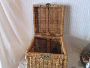 lot 265 image: Wicker Storage Trunk with Hinged Lid