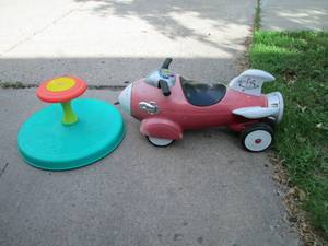 lot 270 image: Lot of 2 Childrens Ride-On Toys and Spinning Toy