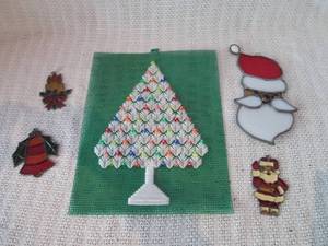 lot 272 image: Lot of Vintage Christmas Ornaments and Decor