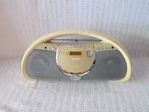 lot 298 image: Sony Atrac3plus MP3 CD Boombox