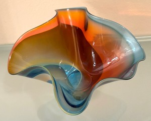 lot 4 image: Thomas Moras Signed Northern Lights Art Glass Bowl