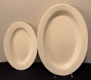 lot 47 image: Thomas OBrien Clair Serving Pieces