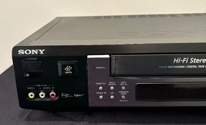 lot 54 image: Sony VCR SLV-M20HF