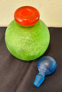 lot 65 image: Vibrant Petite Dauber Art Glass Bottle by Franco Moretti