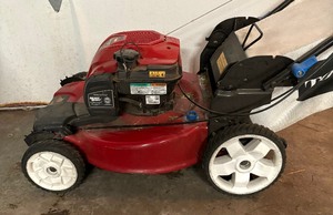 lot 157 image: Toro 22 Recycler Smart Stow Lawn Mower