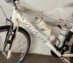lot 2 image: Specialized Vita Bicycle