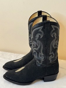 lot 31 image: Mens Sedona West Black Stingray Almond Toe Western Boots