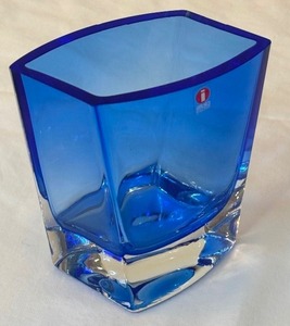 lot 12 image: Iittala Modern Blue Glass Vase