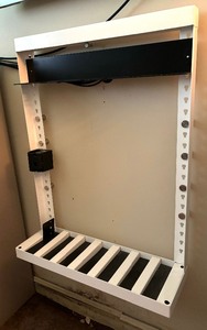 lot 138 image: Wall Mount Gun Rack