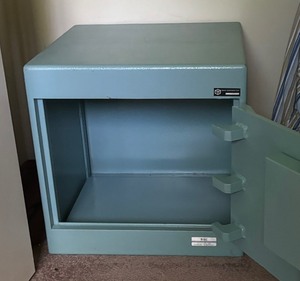 lot 177 image: A & B Home Safe